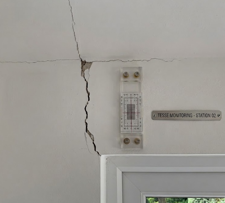 Fissures provoqu&eacute;es par la s&eacute;cheresse